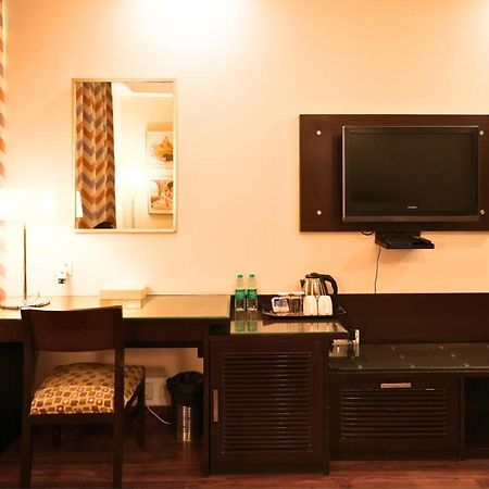 Amber Inn By Orion Hotels New Delhi Ngoại thất bức ảnh