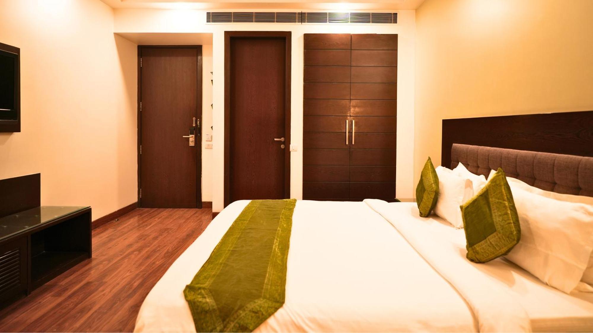 Amber Inn By Orion Hotels New Delhi Ngoại thất bức ảnh